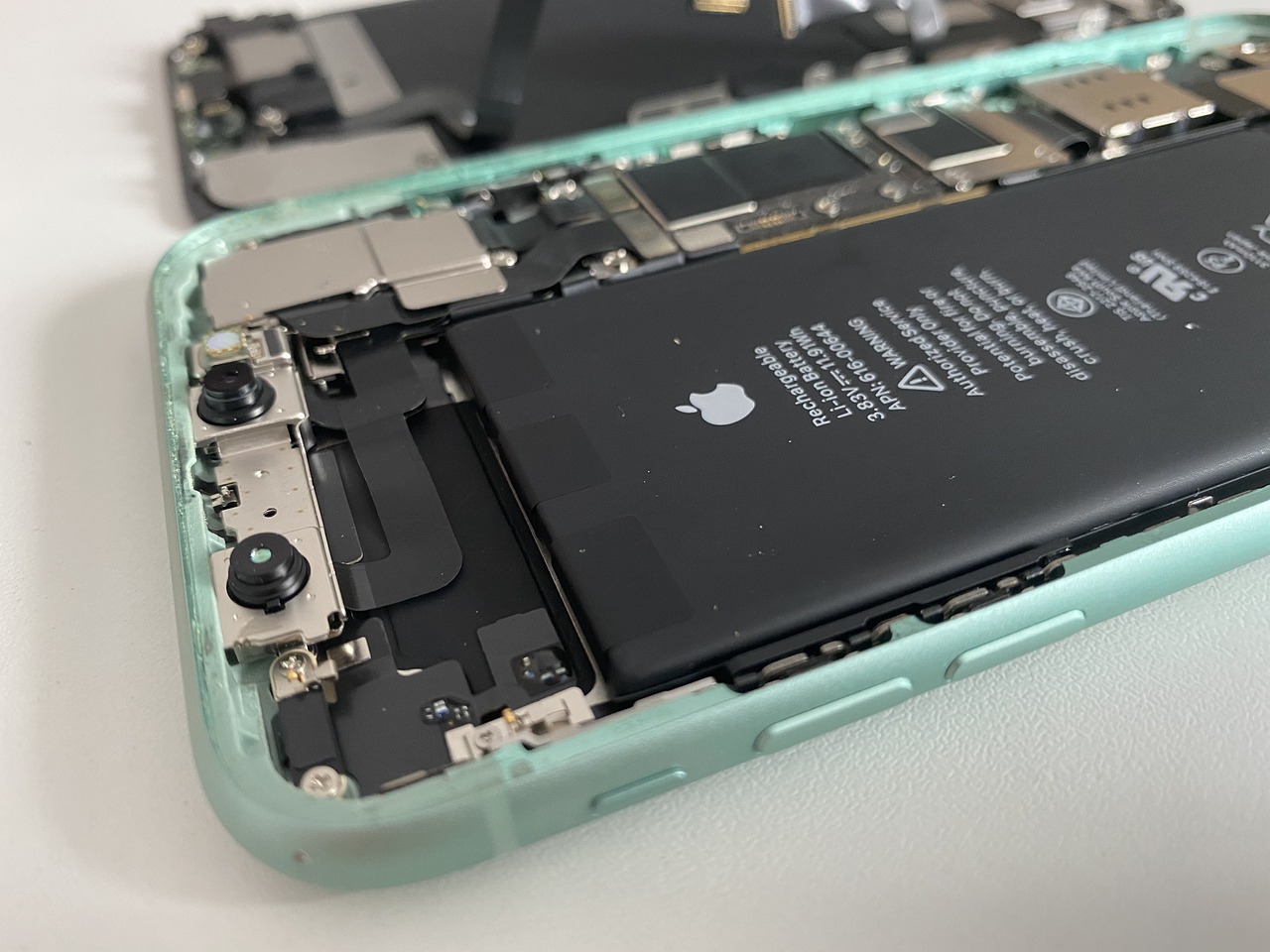 Batería del iPhone SE 2016: precio de reparación y cómo cambiarla